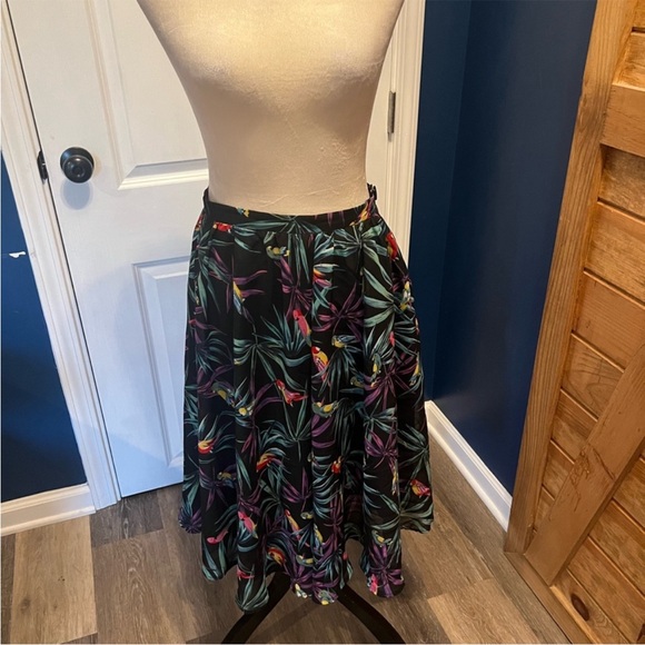 Bettie Page Tatyana Skirt Tropical Bird Print Women’s Medium - Picture 3 of 6